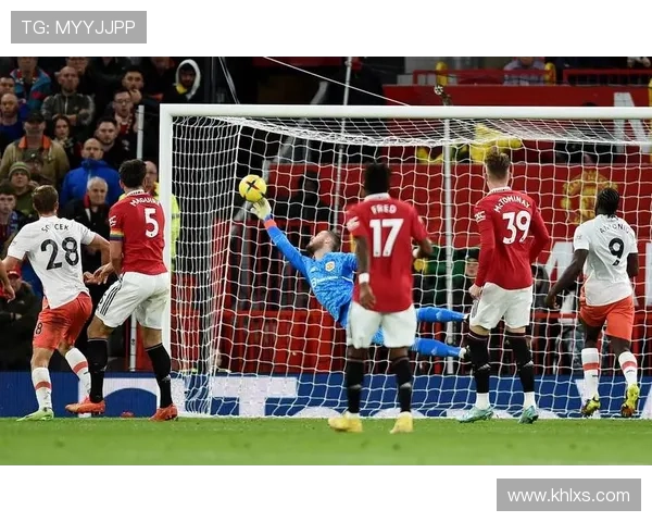 曼联赢球两主力伤退成疑云笼罩 曼联赢球两主力伤退成疑云笼罩